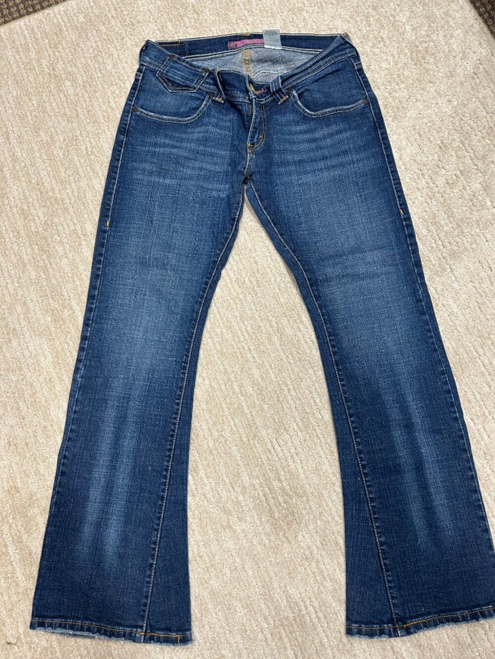Vintage Levi Low Waist Women's Unique Pockets & tons of Style!